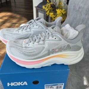 Hoka Women's Light Gray and Pink Athletic Shoes Size 10.5 New In Box